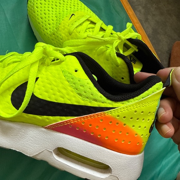 Nike shoes - Picture 6 of 6